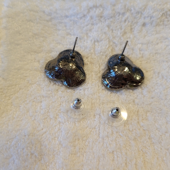 Betsey Johnson Flower stud earrings - Picture 3 of 4